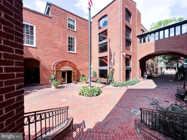 8 W KING #818, Lancaster, PA 17603