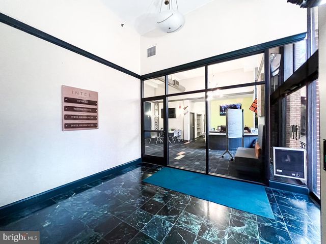 8 W KING #818, Lancaster, PA 17603