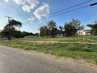206 Commerce Street W, Honey Grove, TX 75446