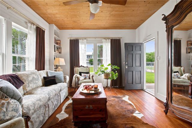 372 Old Lockhart RD, Lockhart, TX 78644