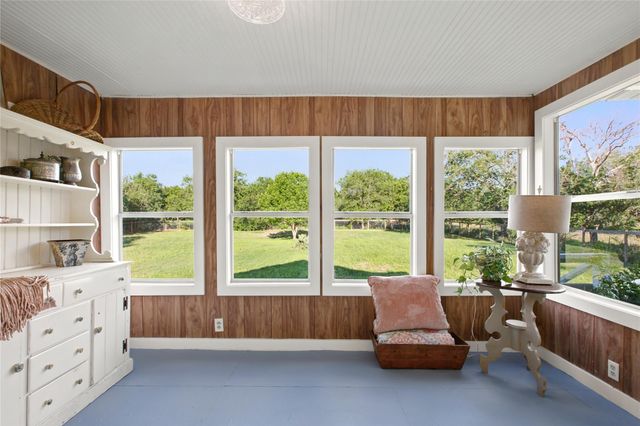 372 Old Lockhart RD, Lockhart, TX 78644