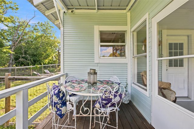 372 Old Lockhart RD, Lockhart, TX 78644