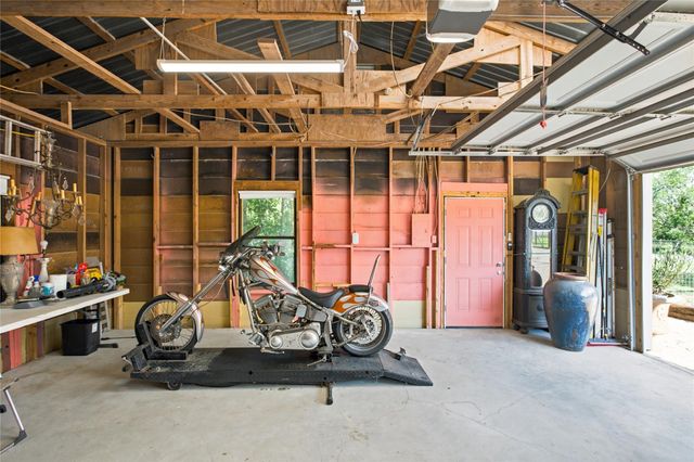 372 Old Lockhart RD, Lockhart, TX 78644