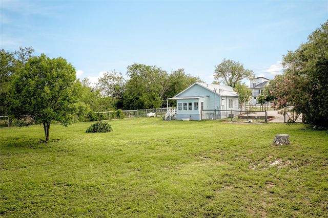 372 Old Lockhart RD, Lockhart, TX 78644