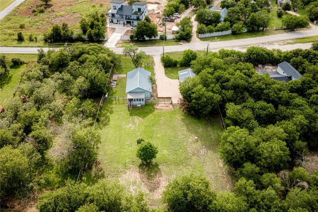 372 Old Lockhart RD, Lockhart, TX 78644
