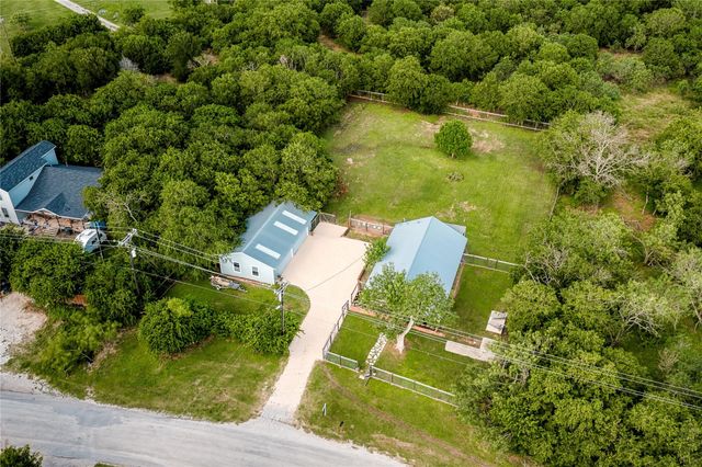 372 Old Lockhart RD, Lockhart, TX 78644