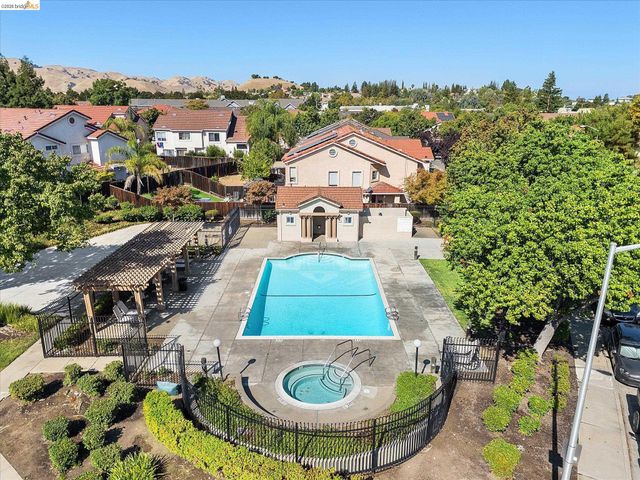 1758 Nandina Ct, Antioch, CA 94531