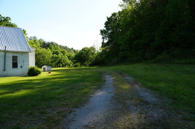 470 Pleasant Valley Rd, Ethridge, TN 38456