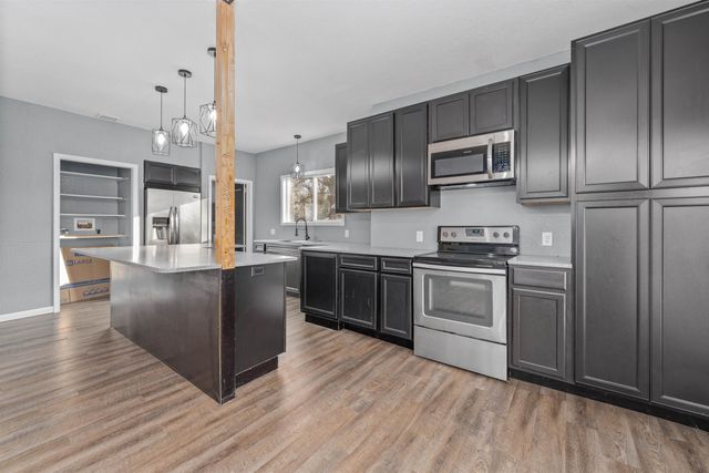 901 E 8th Ave, Winfield, KS 67156