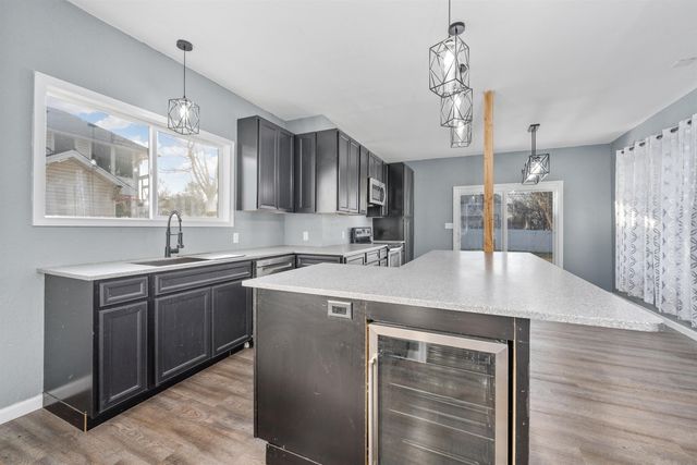 901 E 8th Ave, Winfield, KS 67156