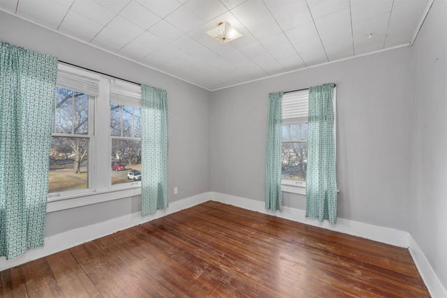 901 E 8th Ave, Winfield, KS 67156