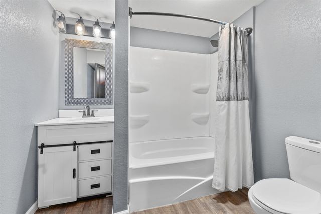 901 E 8th Ave, Winfield, KS 67156