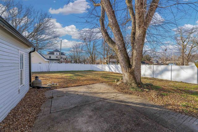 901 E 8th Ave, Winfield, KS 67156