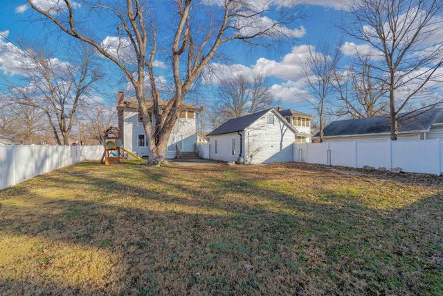 901 E 8th Ave, Winfield, KS 67156