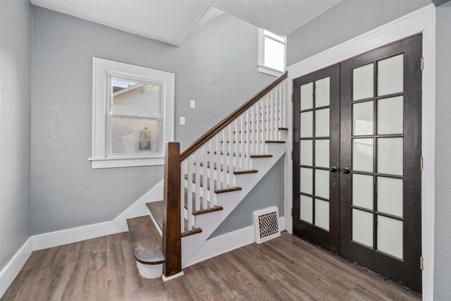 901 E 8th Ave, Winfield, KS 67156