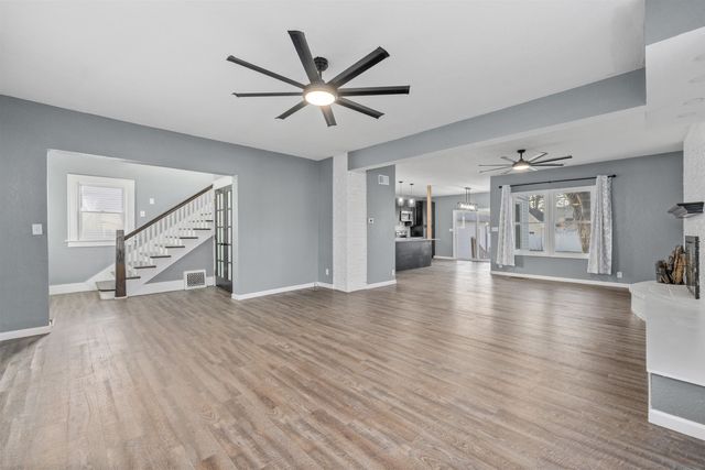 901 E 8th Ave, Winfield, KS 67156