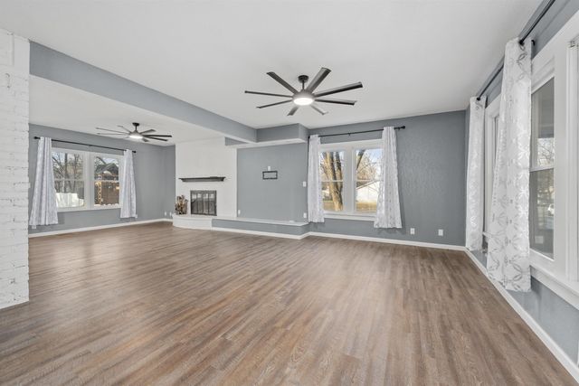 901 E 8th Ave, Winfield, KS 67156