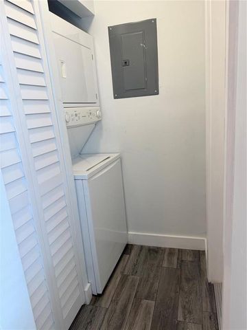 1077 NE 34th Street 3, Oakland Park, FL 33334