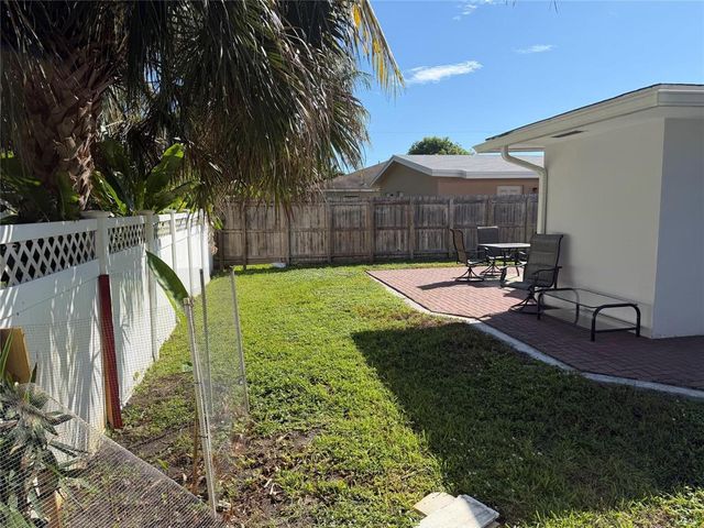 1077 NE 34th Street 3, Oakland Park, FL 33334