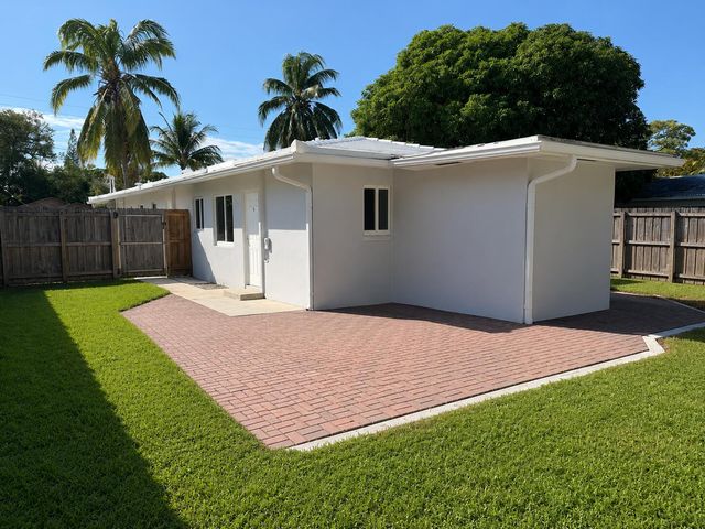 1077 NE 34th Street 3, Oakland Park, FL 33334
