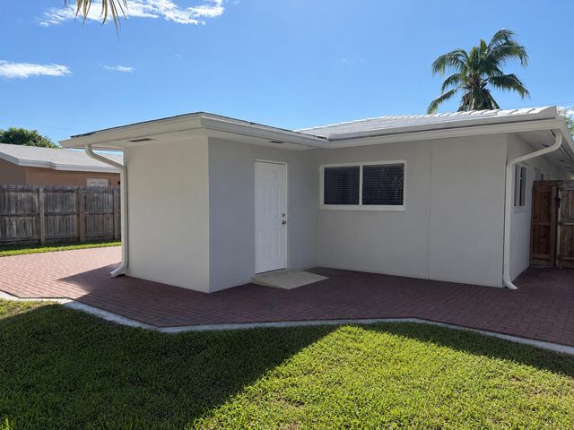 1077 NE 34th Street 3, Oakland Park, FL 33334