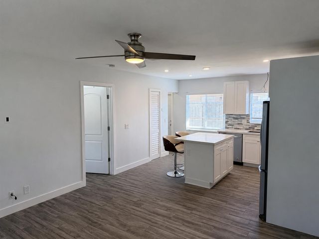 1077 NE 34th Street 3, Oakland Park, FL 33334