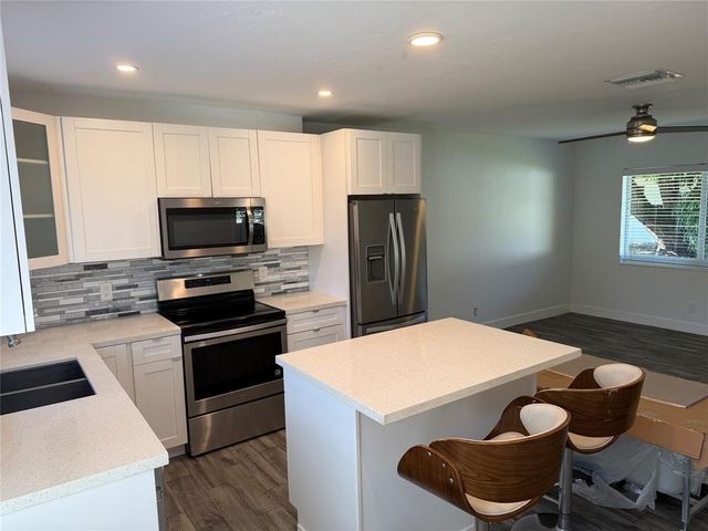 1077 NE 34th Street 3, Oakland Park, FL 33334