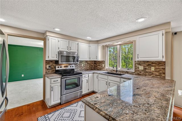 5665 Green Meadow Court, Hamburg, NY 14075