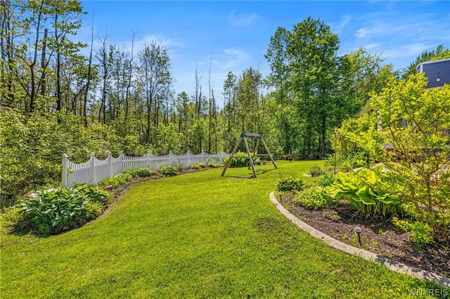 5665 Green Meadow Court, Hamburg, NY 14075