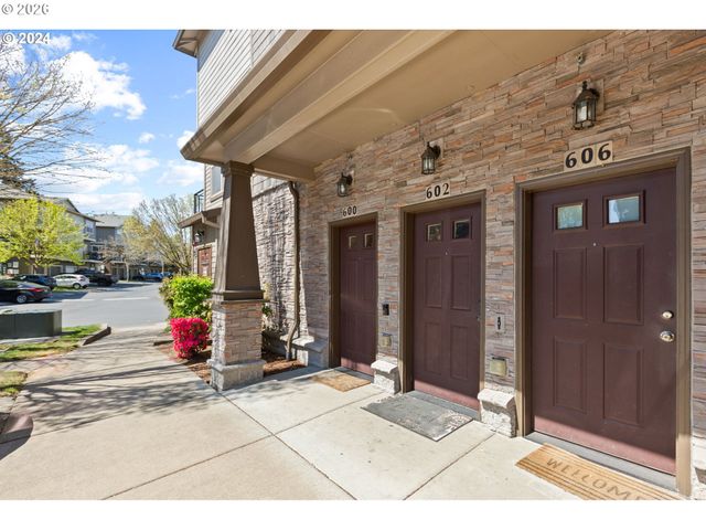 600 Ne NEWSTEAD Ln, Hillsboro, OR 97006