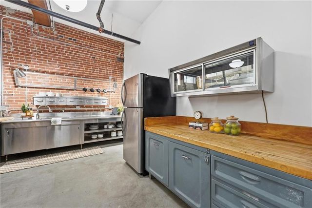 918 E 5th Street 8, Kansas City, MO 64106