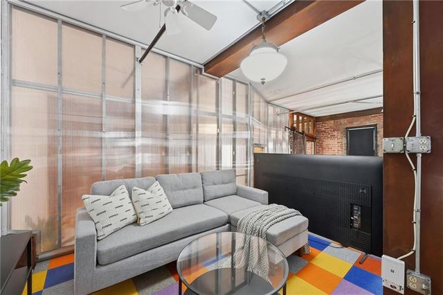 918 E 5th Street 8, Kansas City, MO 64106