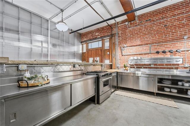 918 E 5th Street 8, Kansas City, MO 64106