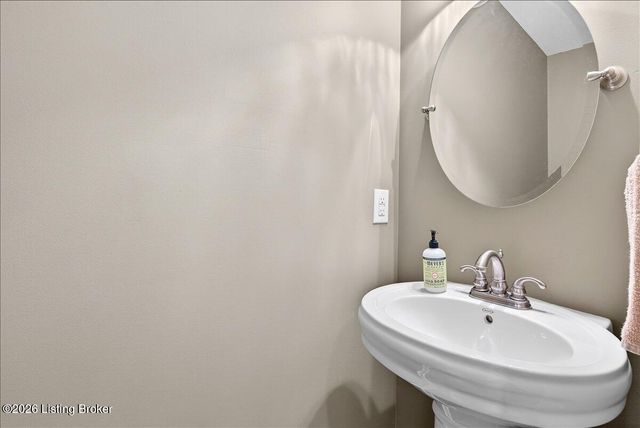 4003 Harrods Landing Dr, Prospect, KY 40059