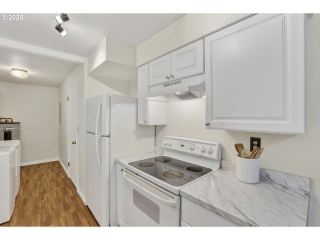 290 N 4TH St, St Helens, OR 97051