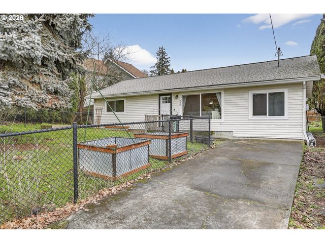 290 N 4TH St, St Helens, OR 97051