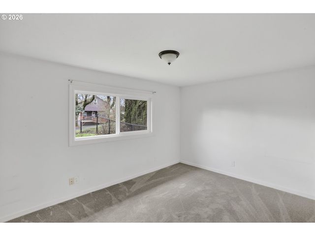 290 N 4TH St, St Helens, OR 97051