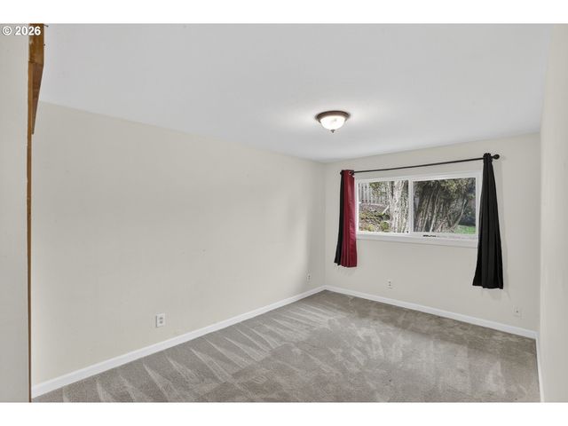 290 N 4TH St, St Helens, OR 97051