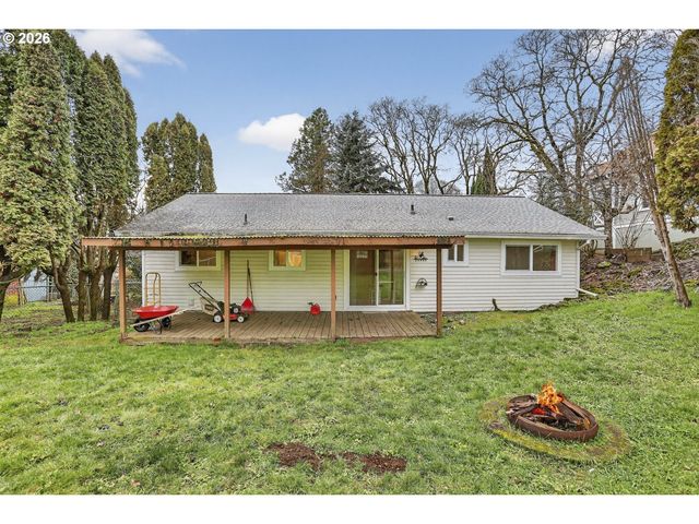 290 N 4TH St, St Helens, OR 97051