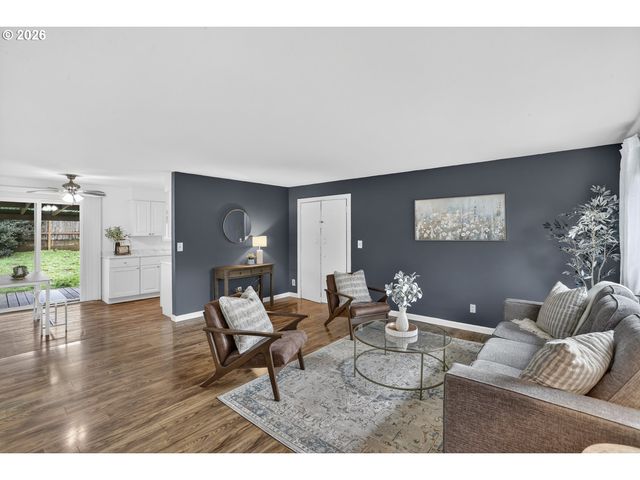 290 N 4TH St, St Helens, OR 97051