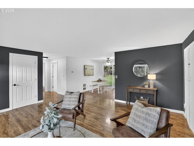 290 N 4TH St, St Helens, OR 97051