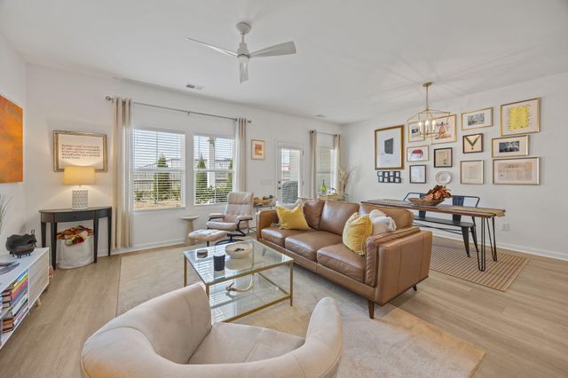 4005 E Associate Drive, North Charleston, SC 29418