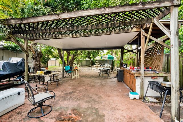 5955 SW 4th St, Miami, FL 33144