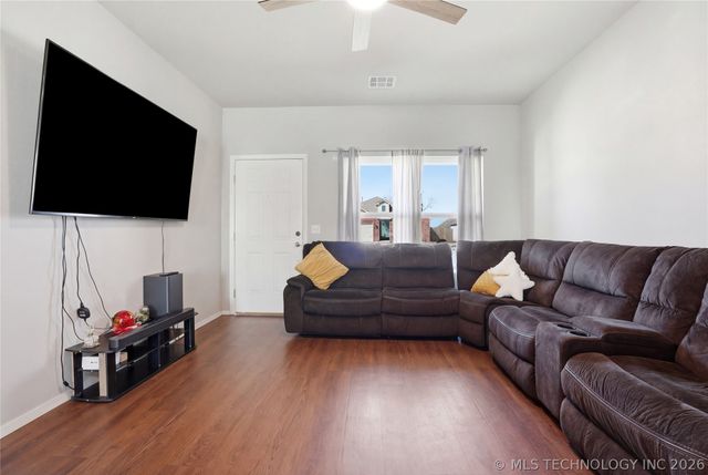 14205 N 73rd East Avenue, Collinsville, OK 74021