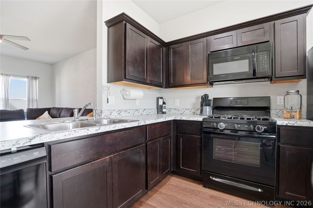 14205 N 73rd East Avenue, Collinsville, OK 74021