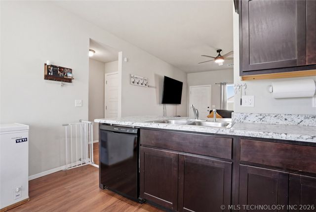 14205 N 73rd East Avenue, Collinsville, OK 74021