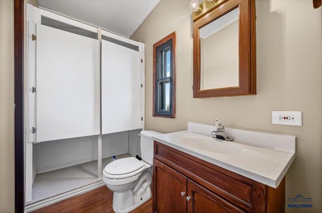 300 E MAIN ST, Hermosa, SD 57744