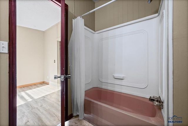 300 E MAIN ST, Hermosa, SD 57744