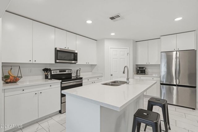 8042 S CALLE MOCTEZUMA --, Tempe, AZ 85283