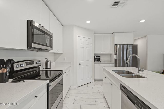 8042 S CALLE MOCTEZUMA --, Tempe, AZ 85283